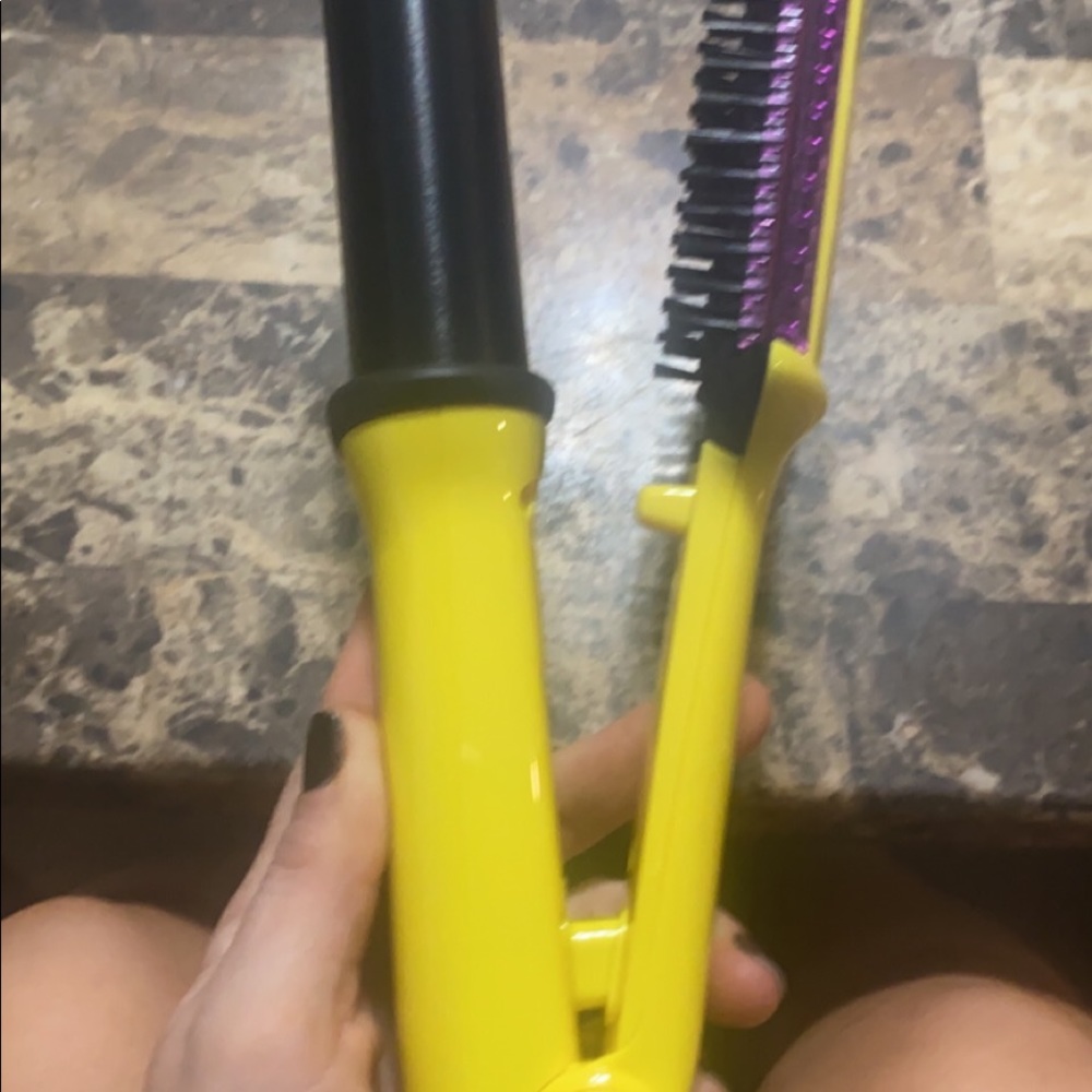 Flowers hair tool titanium 1.25 rotating styling iron. Only used once.